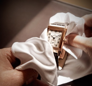 雅典授权维修中心（雅典表玻璃破损）